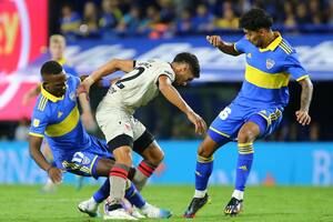 Ante los ojos de Almirón: Boca jugó mal, perdió sobre el final 2-1 ante Colón y se fue silbado