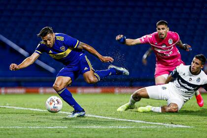 Eduardo Salvio ante Gimnasia, en uno de sus últimos partidos con Boca en el actual torneo de la Liga Profesional 2021