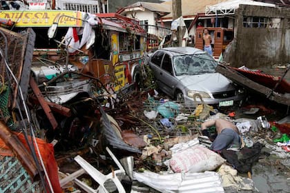 Escenas de devastación en Tacloban, la ciudad que más sufrió el paso de Haiyan