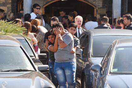 Escenas de profundo dolor en la despedida del colectivero asesinado