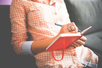 Escribir en papel también puede colaborar con la reducción del estrés