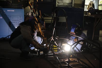 Escribir poesía y, además, construir un auto: solo se trata de crear