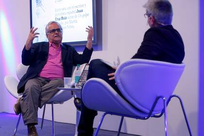 El escritor español conversó sobre su último libro "Un golpe de vida"