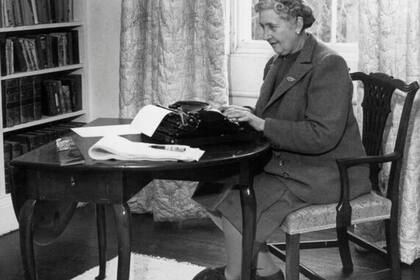 Escritora prolífica, hubo años en los que llegó a escribir 3 libros, a máquina, por supuesto.