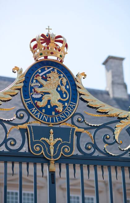Escudo de armas en la puerta al Palacio Noordeinde.