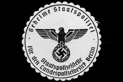 Escudo de la Gestapo, la macabra policía secreta nazi dedicada a la represión política y a la matanza de millones de judíos en Europa