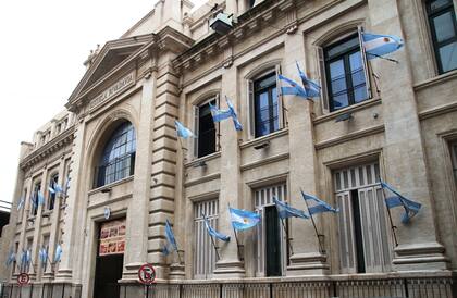 Escuela Bernardino Rivadavia, inaugurada por Roca hace 121 años, en una imagen actual