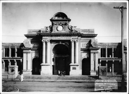 Escuela del Centenario (AGN)