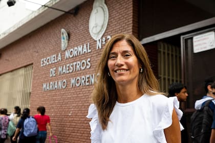 Escuela Normal 3 de Rosario, entrevista con su directora por como se trata el tema narcos con los chicos.