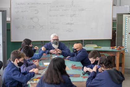 A las clases presenciales, la Escuela Técnica N° 35 Ingeniero Eduarno Latzina sumó encuentros remotos para fortalecer aprendizajes


