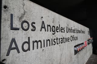 Escuelas de Los Ángeles evitan huelga que hubiera afectado a casi 400.000 estudiantes
