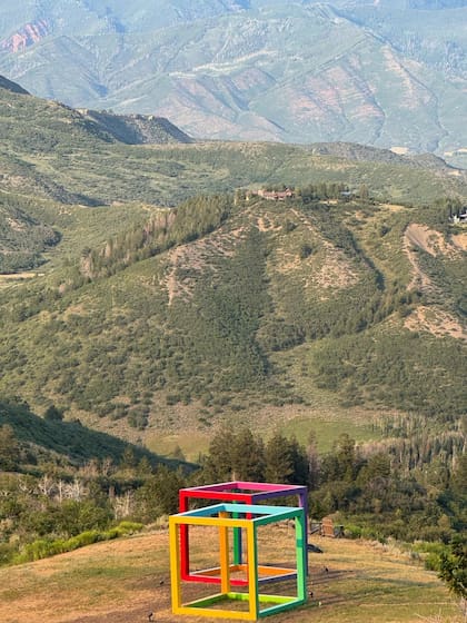 Escultura de Gachi Hasper en Snowmass