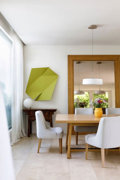 Escultura de pared en chapa de hierro cortada y plegada