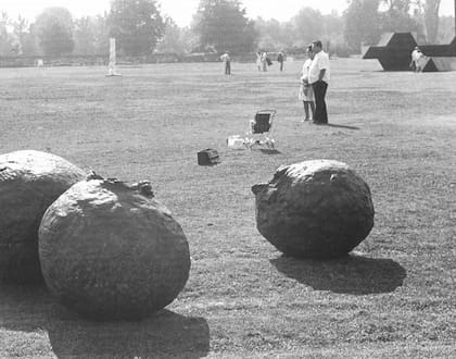 Esculturas de Lucio Fontana en Documenta, en 1968