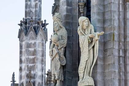 Esculturas en las alturas.