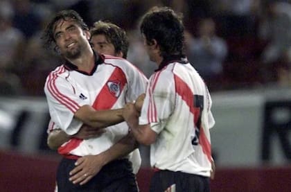 Esnáider vistió la camiseta de River en su dilatada trayectoria como futbolista