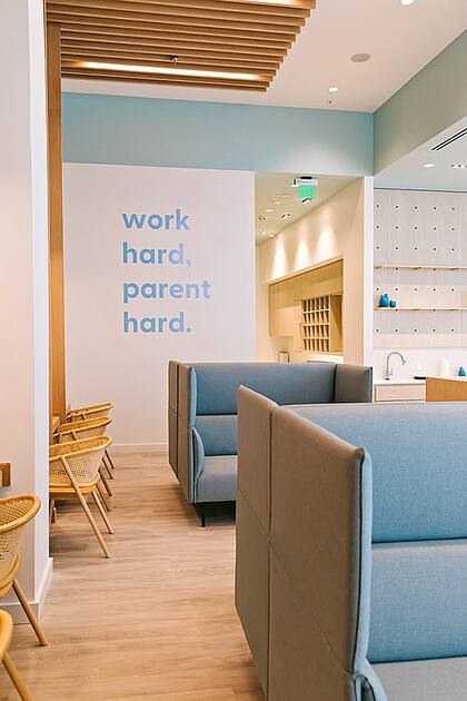 Espacios de coworking que tienen la estética de las salas de espera de los aeropuertos