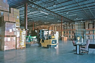 Se mantiene baja la oferta total de almacenes