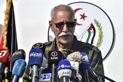 España acogió en un hospital al líder del Frente Polisario, Brahim Ghali, lo que alimenta las sospechas de que Marruecos esté dejando pasar a los migrantes como represalia contra España.