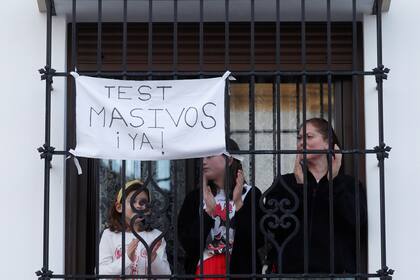 España decretó que será obligatorio usar tapabocas para cualquier persona a partir de los 6 años en la calle o lugares públicos