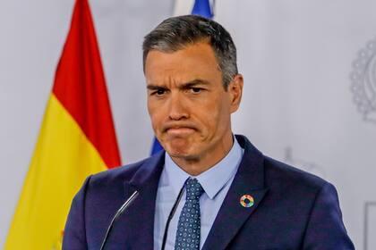 "Vamos a volver a doblegar la curva y tenemos que hacerlo unidos", dijo Sánchez hoy