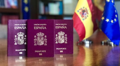 España se posiciona como el país clave que continúa abriendo sus puertas a los cubanos que buscan migrar, especialmente a través de la nacionalidad española y la facilitación de trámites consulares