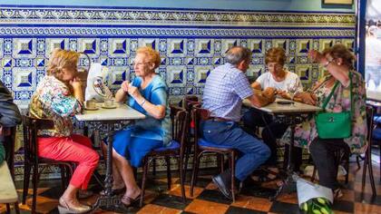 España tiene una población muy envejecida y necesita a los migrantes para mantener su sistema de pensiones