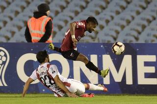 Copa Sudamericana: Colón rescató un 0-0 del Centenario frente al River uruguayo
