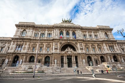 Especialistas en derecho italiano sostienen que la vía judicial sigue vigente para reclamar la ciudadanía por descendencia.