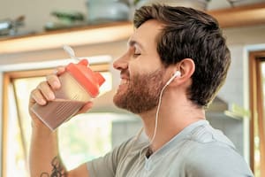 Expertos analizan beneficios y riesgos del ‘proffee’, la tendencia que conquista las mañanas