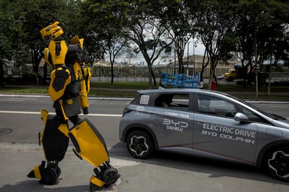 especialistas prevén que China elevará su participación en el comercio mundial gracias al impulso de sectores como vehículos eléctricos, robótica y baterías