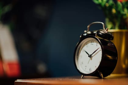 Especialistas revelan si es recomendable dormir cuatro horas