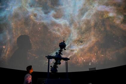 Una nebulosa proyectada sobre el techo del Planetario 