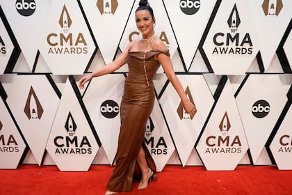 Katy Perry, en su llegada a la gala de los premios CMA, celebrada en el Bridgestone Arena en Nashville, en Tennessee
