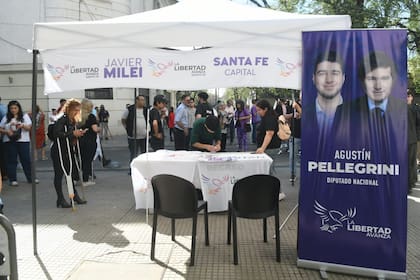 Esperando a Milei en Santa Fe
