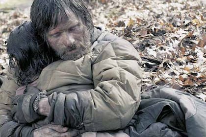 La carretera (2009), basada en la novela posapocalíptica de Cormac McCarthy, con Viggo Mortensen