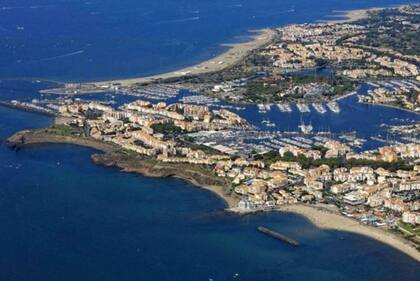 La ciudad francesa de Agda famosa porque muchos hombres y mujeres viajan a ella para intercambiar parejas.