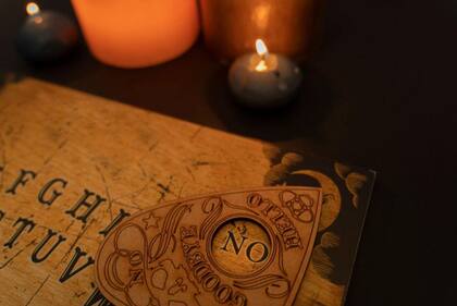 La mezcla entre espiritismo y corrupción ha puesto a la localidad costera de Agda en el mapa de la actualidad en Francia.