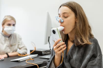 La espirometría es un estudio de la función pulmonar no invasivo
