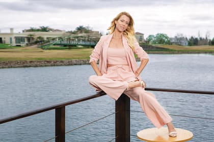 Espléndida, la modelo y conductora posa en Sofitel La Reserva Cardales.
Llegó puntual, con una sonrisa y muy buena predisposición para hablar de su vida.