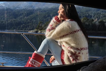 Espléndida, Zaira navegó por el Nahuel Huapi, esquió en Cerro Bayo y disfrutó del invierno patagónico durante tres días inolvidables.