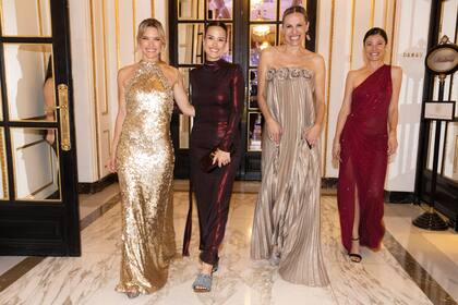 Espléndidas, Sofía Zámolo, Luli Fernández, Denise Dumas y China Ansa se divirtieron simulando que recorrían una pasarela.