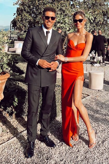 Espléndidos y tan enamorados como el primer día, el Cholo y Carla dijeron presente en la espectacular fiesta italiana.