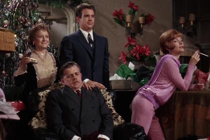 Esplendor en la hierba es un retrato de las complicadas relaciones familiares y la represión sexual en el Medio Oeste estadounidense antes de la Gran Depresión