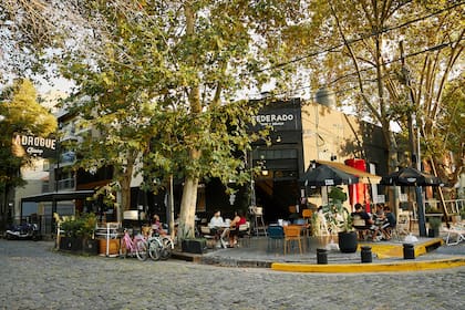 Esquina de Spira y Cordero, donde se encuentra Federado ( y enfrente el bodegón Tirifilo)