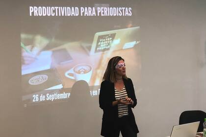 Martina Rúa en su clase de Productividad para periodistas