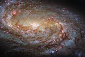 Hubble obtiene una nueva imagen de una galaxia espiral que había fotografiado en 2001