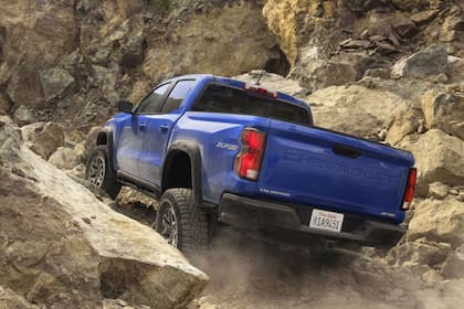 Esta camioneta está diseñada para afrontar distintos terrenos y obstáculos