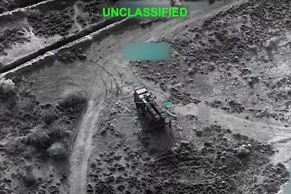 Esta captura de un video difundido por el Comando Central de Estados Unidos muestra una instalación iraní durante los ataques