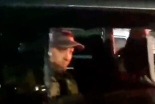 Esta captura de video muestra a Yevgueny Prigozhin en un auto mientras sale de la sede del distrito militar del sur de Rusia en la ciudad de Rostov del Don. 